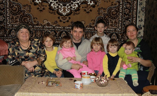 Фото для Беженец из Донецка, отец пятерых детей отнес найденные деньги в полицию.