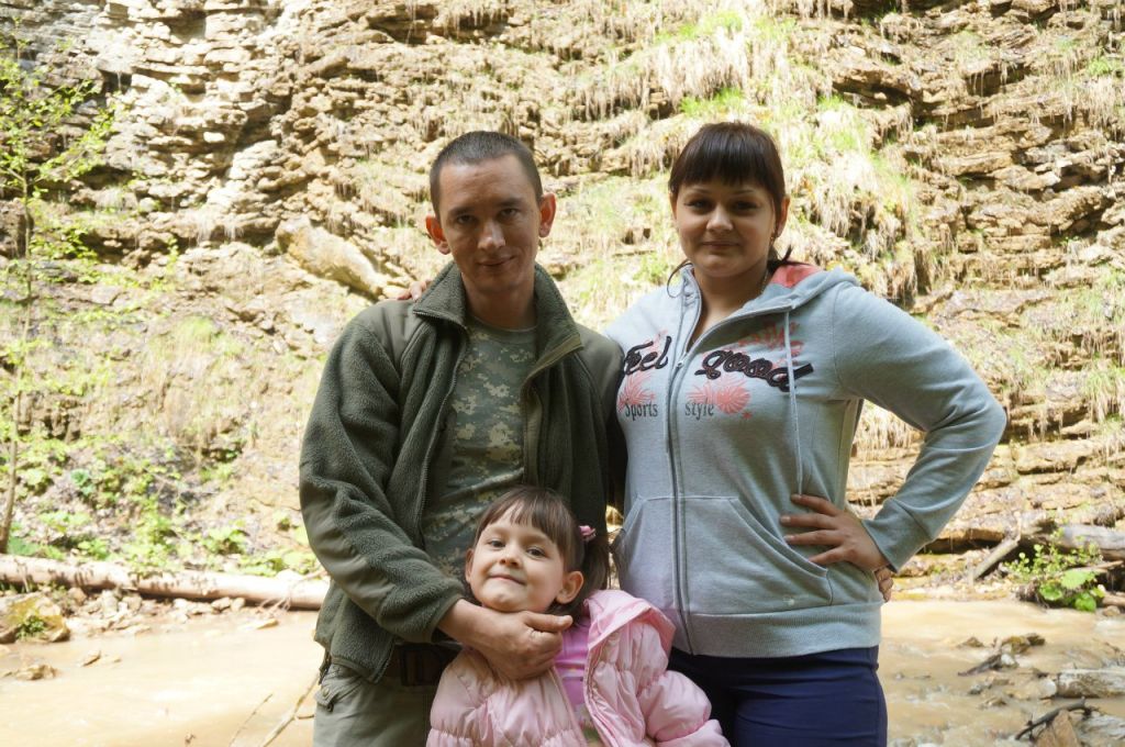 Фото для Солнечный круг, небо вокруг, под небом обычные люди