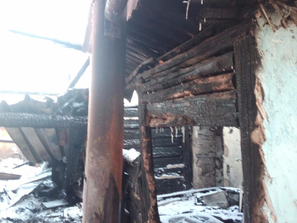 Фото для Сгорел дом у многодетной семьи. п. Первомайский Челябинская обл
