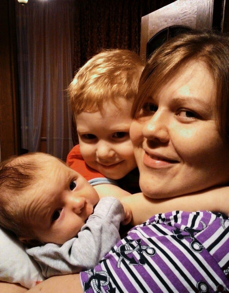Фото для Одинокая мама, с двумя детьми нуждается в финансовой помощи