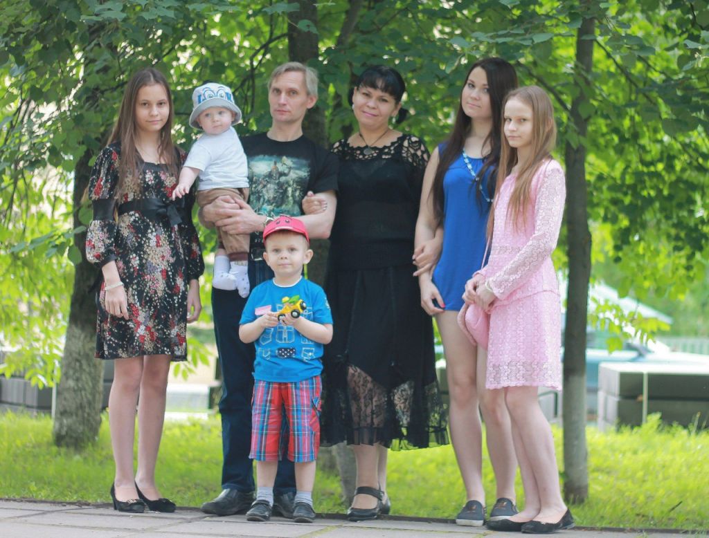 Фото для Многодетная семья с пятью детьми без крыши над головой