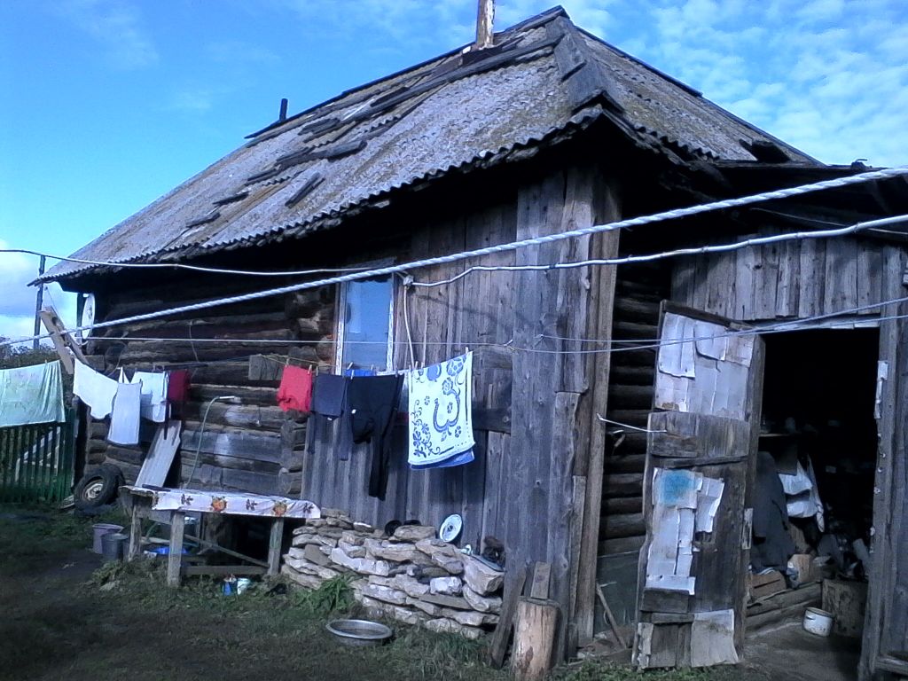 Фото для Старый ветхий домит рушиться скоро негде будет жить с маленьким грудным ребенком