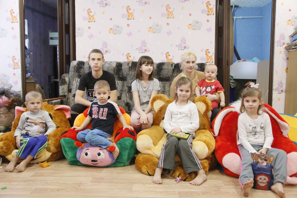 Фото для Помогите детям из многодетной семьи к Новому Году! Подарите детям праздник!