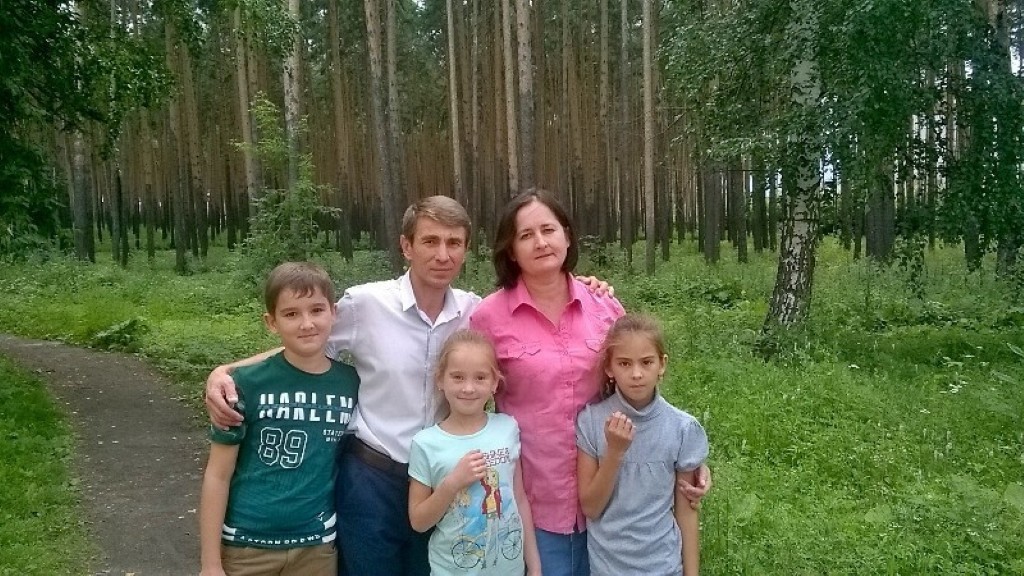 Фото для Семья с четырьмя детьми в сложной ситуации