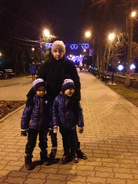 Фото для В Новый год дети без праздника и подарков