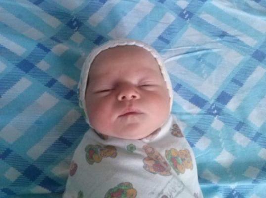 Фото для Семейная пара с двумя маленькими детьми просит о помощи