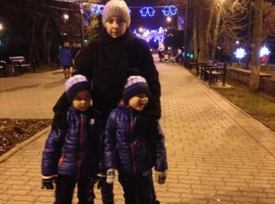 Фото для В Новый год дети без праздника и подарков